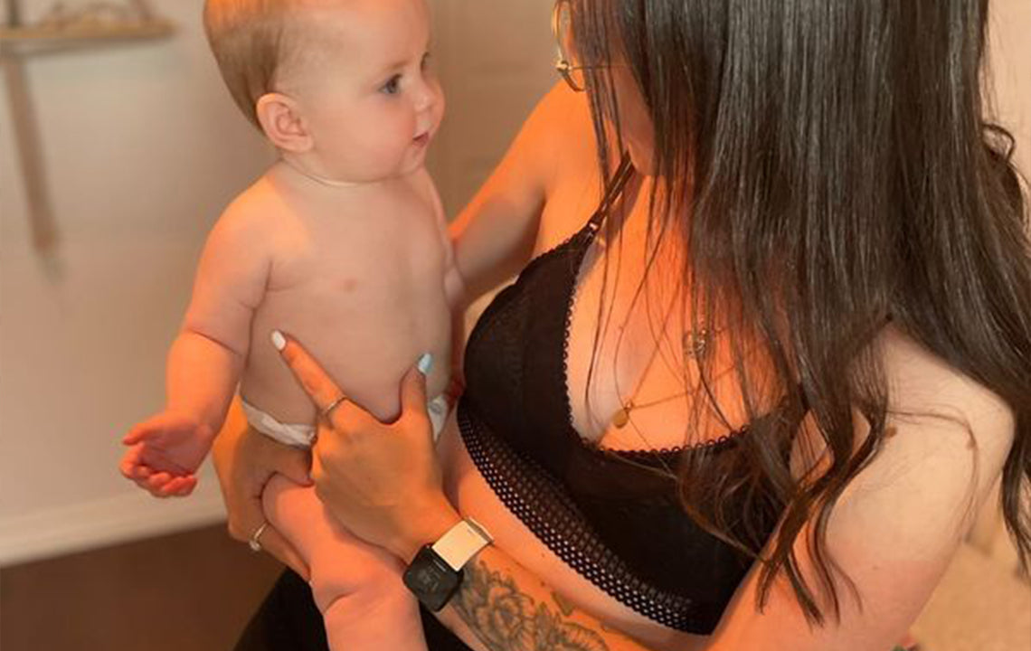 Guide to bottle-feeding: best techniques and positions